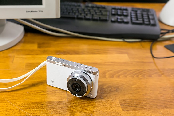 Samsung NX Mini (1).jpg